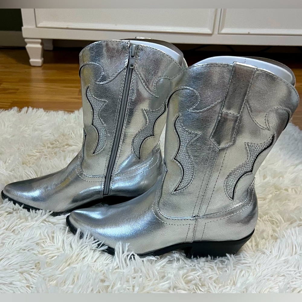 Bachelorette Party (New in Box )Silver Cowgirl Boots